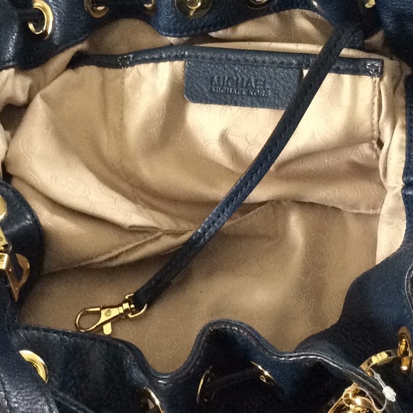Michael kors navy blue leather pocketbook - Picture 4 of 8
